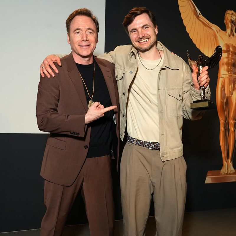 Hab den @jupiteraward als bester Schauspieler in Almania Staffeln 3 gewonnen 🤩 Ein rießiges Dankesch