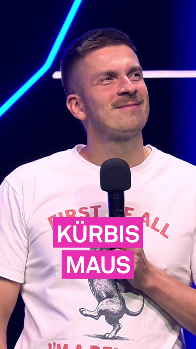 Kürbis-Maus sein ist auch einfach cozy! 🎃🐭 👉 Den kompletten Auftritt von Simon Stäblein bei der 1LIV