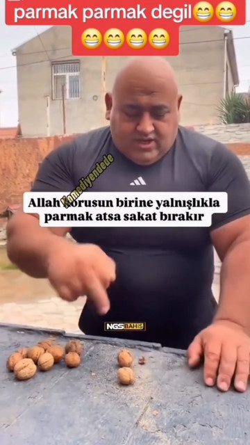 Komik sahne Kemal Sunal parmak atma ceviz kırma 😂😂😂😂